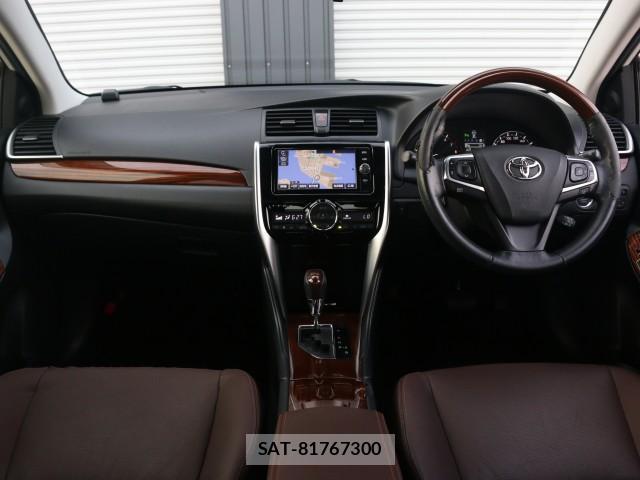 Toyota PREMIO 2017-03 8277591-2