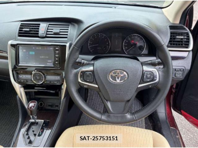 Toyota PREMIO 2020-04 8278352-2