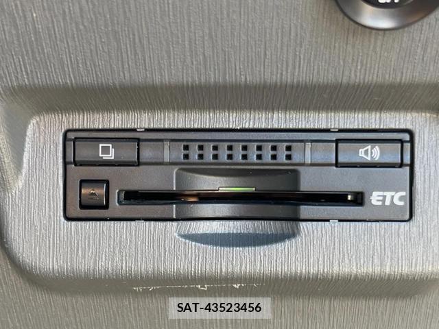 Toyota PRIUS ALPHA 2012-11 8276826-4