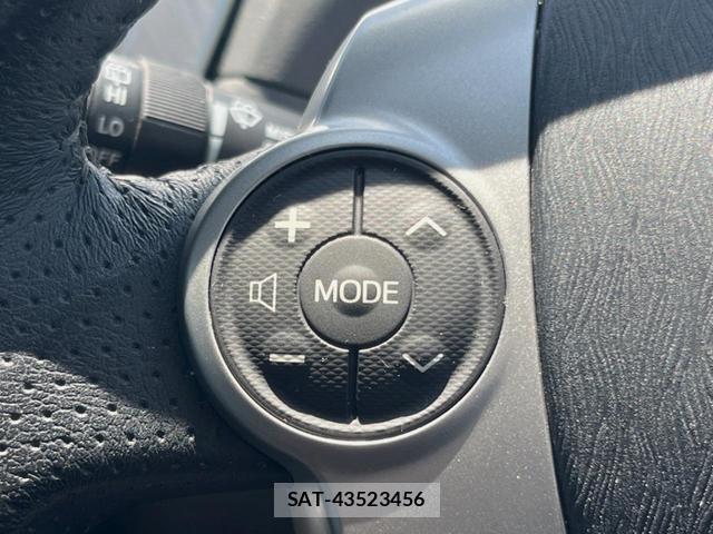 Toyota PRIUS ALPHA 2012-11 8276826-7