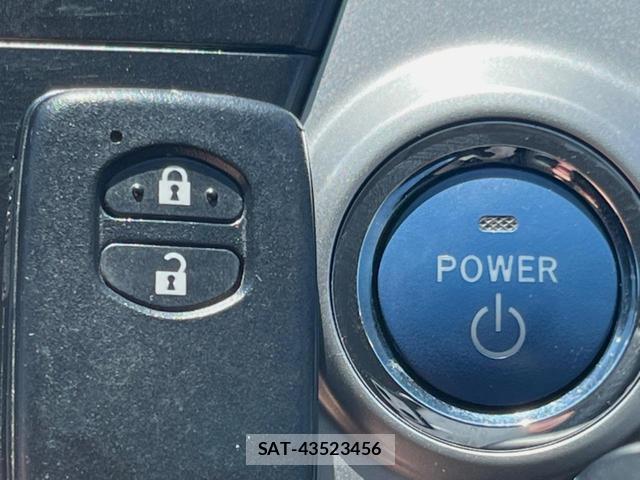 Toyota PRIUS ALPHA 2012-11 8276826-8