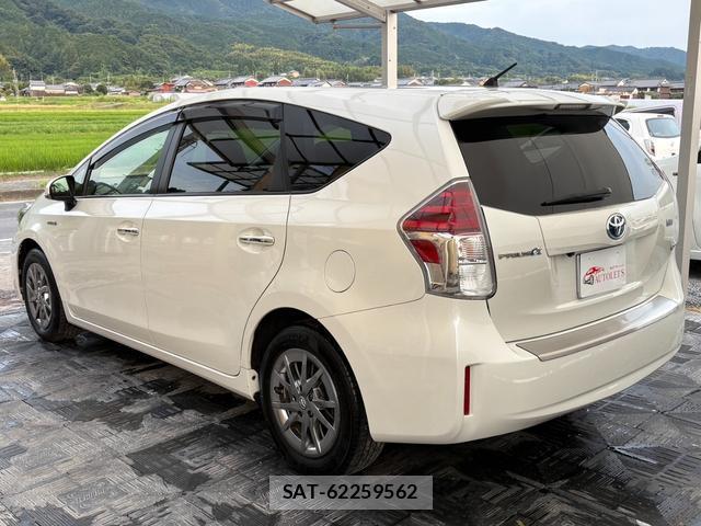 Toyota PRIUS ALPHA 2016-10 8277847-1