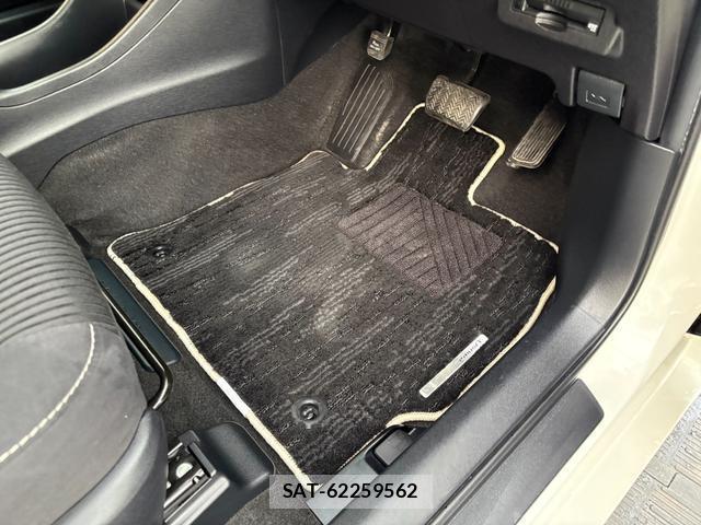 Toyota PRIUS ALPHA 2016-10 8277847-10