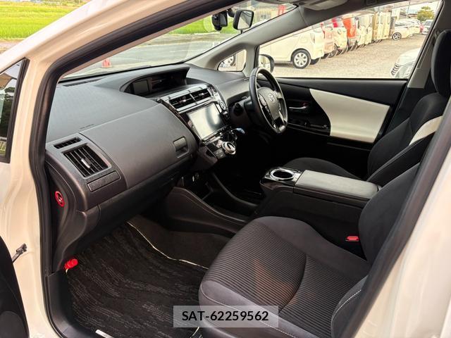 Toyota PRIUS ALPHA 2016-10 8277847-11