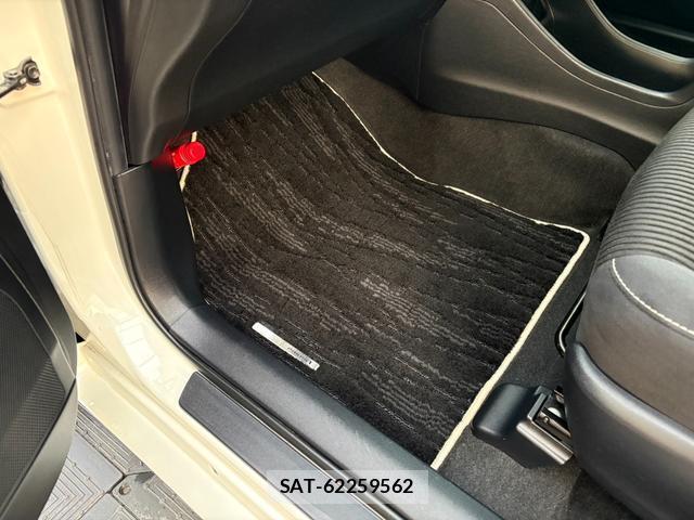 Toyota PRIUS ALPHA 2016-10 8277847-13