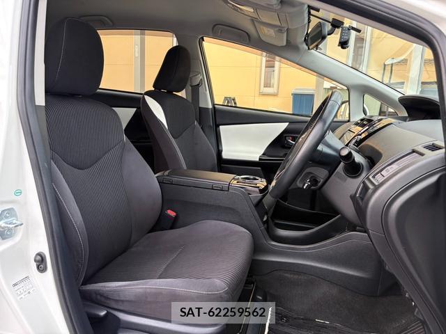 Toyota PRIUS ALPHA 2016-10 8277847-15