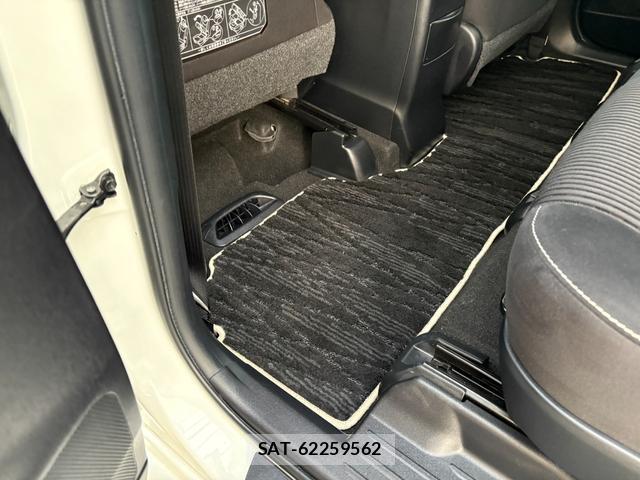 Toyota PRIUS ALPHA 2016-10 8277847-17