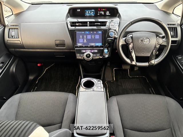 Toyota PRIUS ALPHA 2016-10 8277847-2