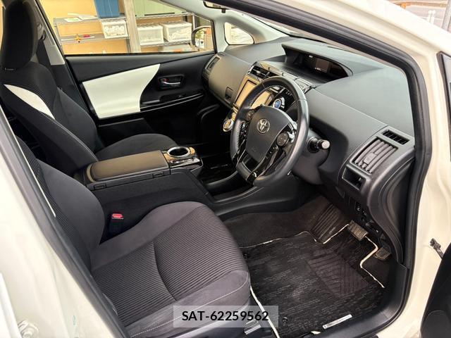 Toyota PRIUS ALPHA 2016-10 8277847-4