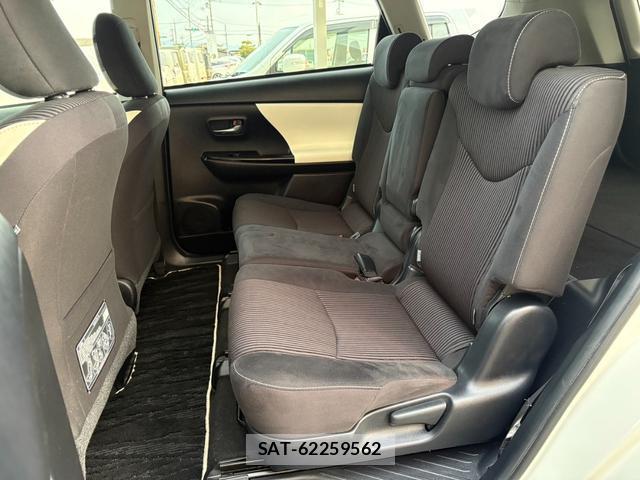 Toyota PRIUS ALPHA 2016-10 8277847-6