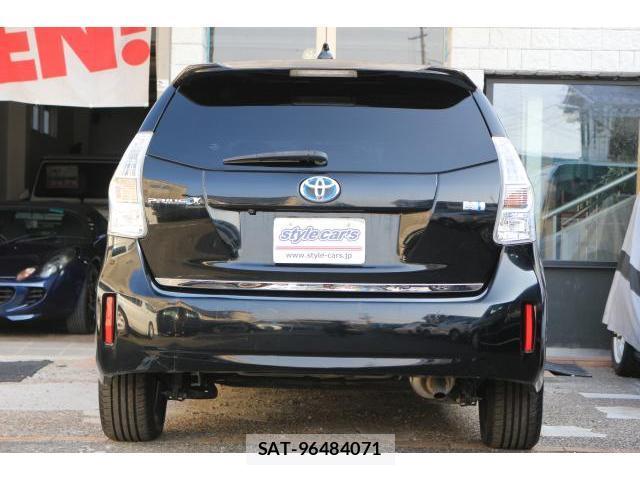 Toyota PRIUS ALPHA 2014-01 8278691-1