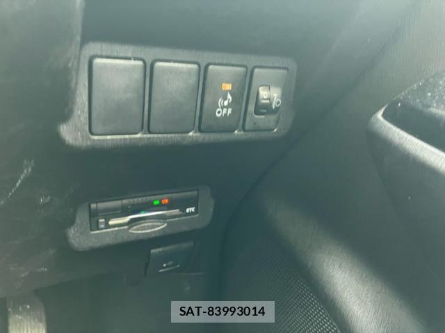 Toyota PRIUS ALPHA 2016-06 8279851-15