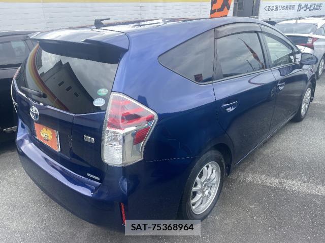 Toyota PRIUS ALPHA 2015-11 8280325-1