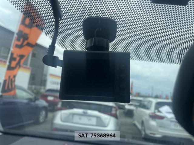 Toyota PRIUS ALPHA 2015-11 8280325-15