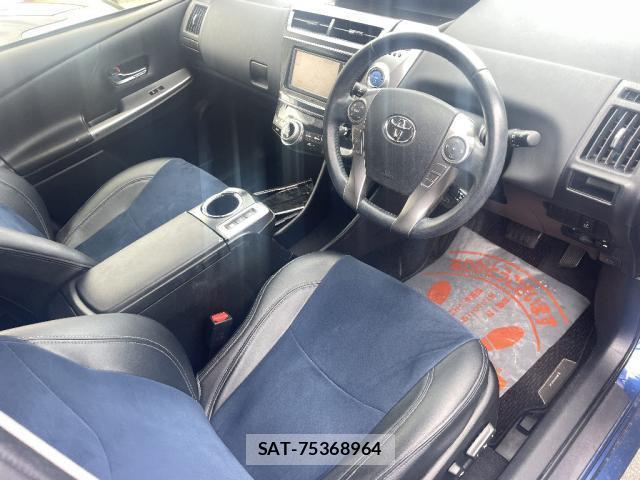 Toyota PRIUS ALPHA 2015-11 8280325-3