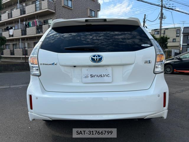 Toyota PRIUS ALPHA 2013-12 8280436-1