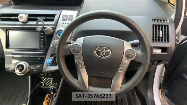 Toyota PRIUS ALPHA 2016-10 8281326-16