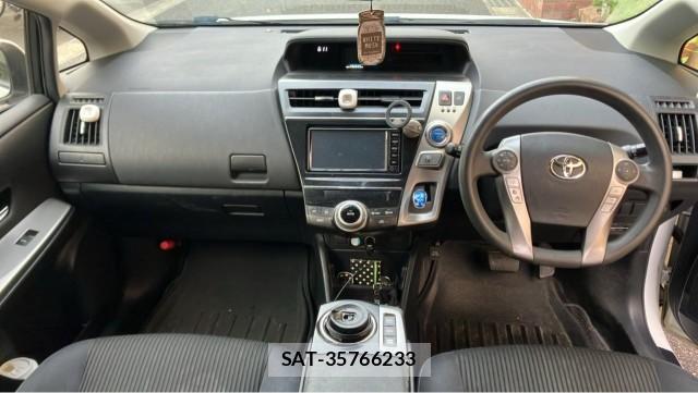Toyota PRIUS ALPHA 2016-10 8281326-2