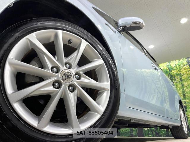Toyota PRIUS ALPHA 2011-11 8281768-10