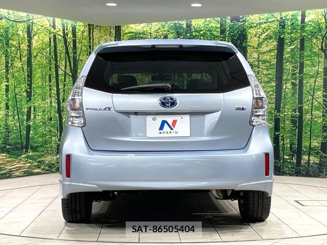 Toyota PRIUS ALPHA 2011-11 8281768-12