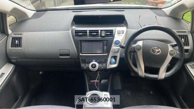 Toyota PRIUS ALPHA 2011-11 8281808-2