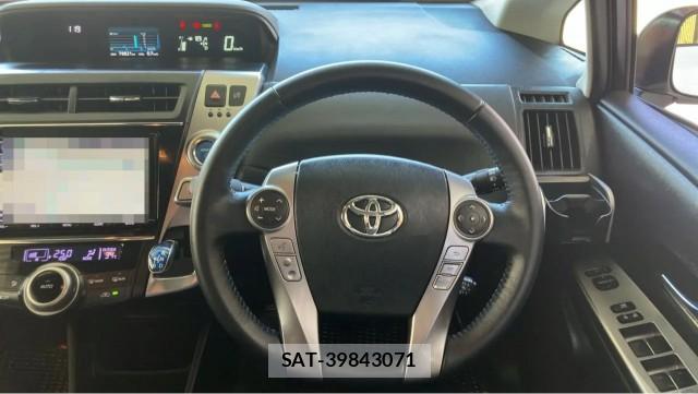 Toyota PRIUS ALPHA 2018-01 8282047-16