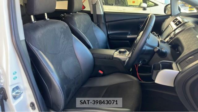 Toyota PRIUS ALPHA 2018-01 8282047-5