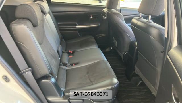 Toyota PRIUS ALPHA 2018-01 8282047-6
