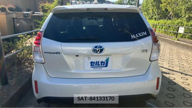 Toyota PRIUS ALPHA 2017-10 8282197-1