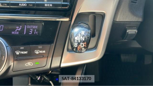 Toyota PRIUS ALPHA 2017-10 8282197-14