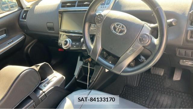 Toyota PRIUS ALPHA 2017-10 8282197-2