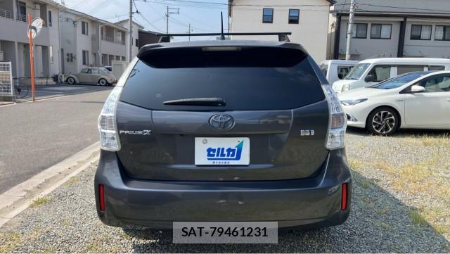 Toyota PRIUS ALPHA 2012-03 8282217-1