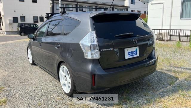 Toyota PRIUS ALPHA 2012-03 8282217-13