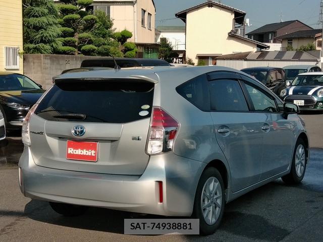 Toyota PRIUS ALPHA 2015-02 8282586-1