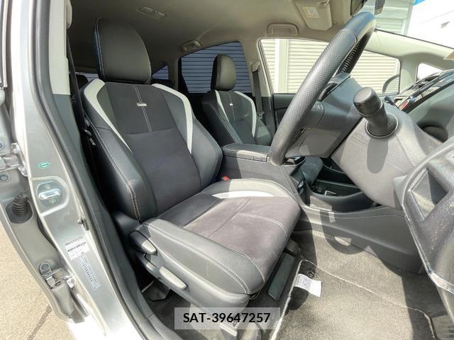 Toyota PRIUS ALPHA 2015-10 8282858-7