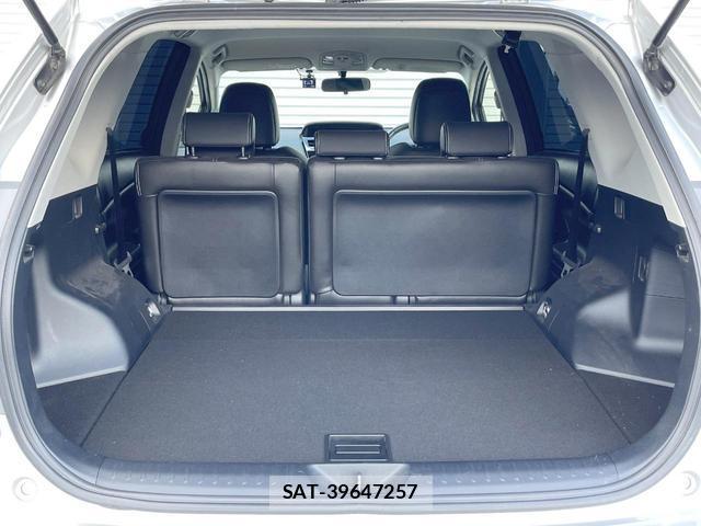 Toyota PRIUS ALPHA 2015-10 8282858-9