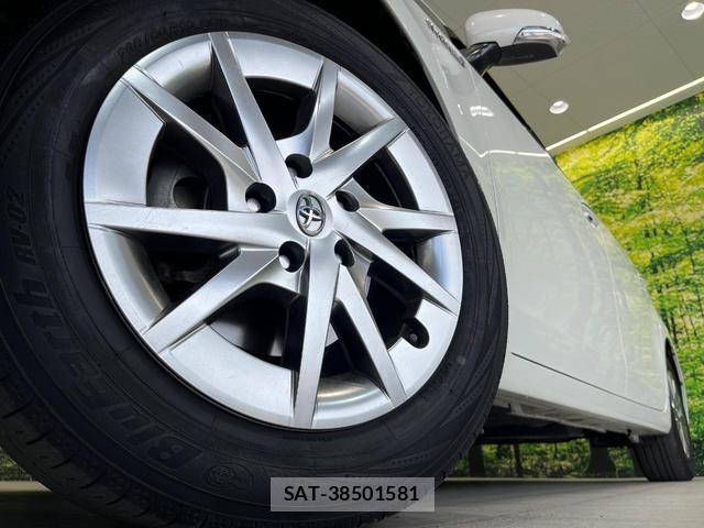 Toyota PRIUS ALPHA 2013-10 8283280-12