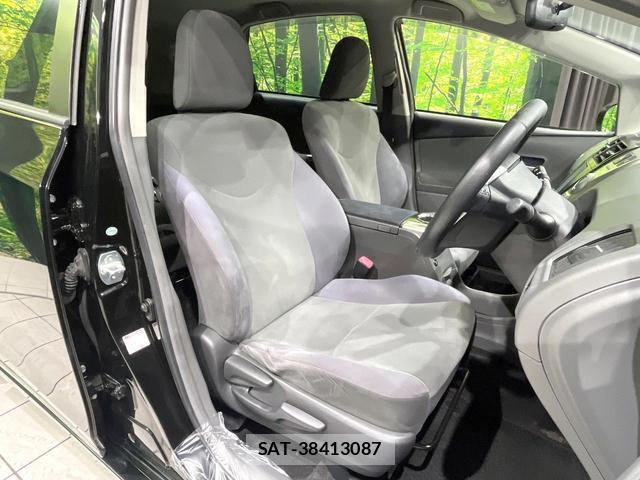 Toyota PRIUS ALPHA 2013-08 8283982-7