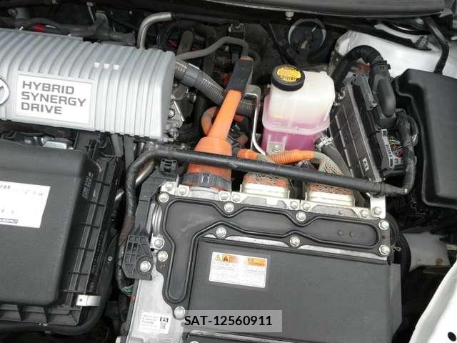 Toyota PRIUS ALPHA 2013-11 8284121-12
