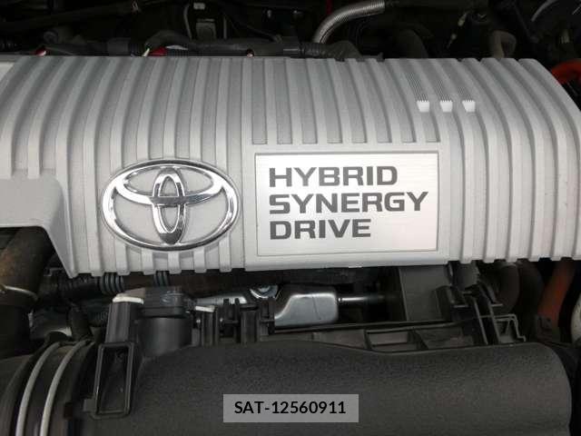 Toyota PRIUS ALPHA 2013-11 8284121-13