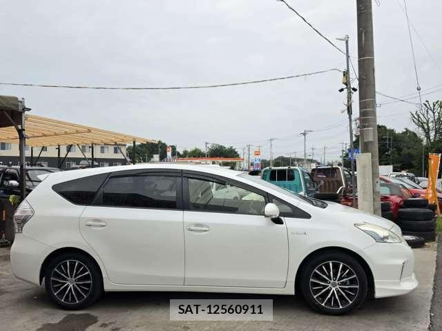 Toyota PRIUS ALPHA 2013-11 8284121-3