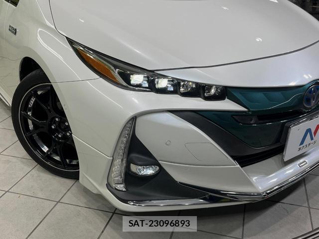Toyota PRIUS PHV 2017-02 8278819-12