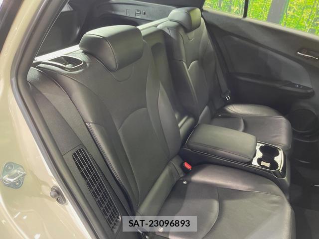 Toyota PRIUS PHV 2017-02 8278819-9