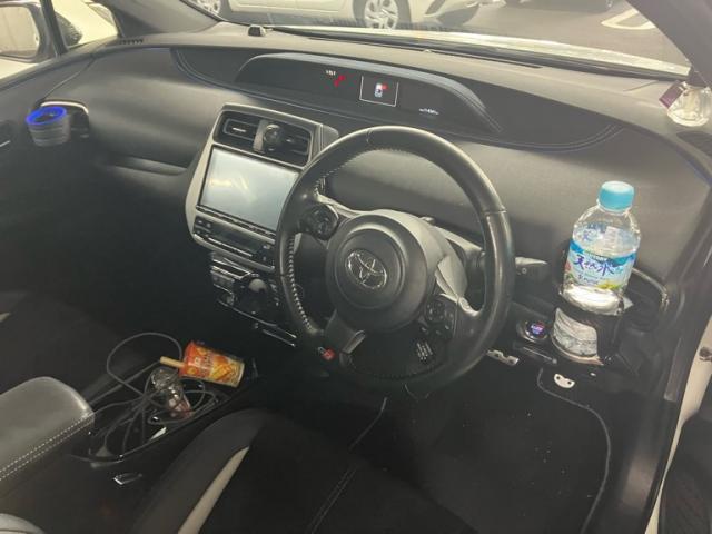 Toyota PRIUS PHV 2017-11 8279600-12