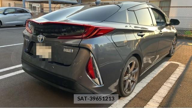 Toyota PRIUS PHV 2017-02 8280761-11