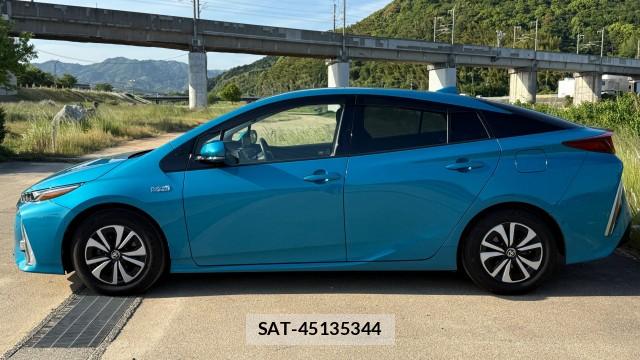 Toyota PRIUS PHV 2017-11 8281176-10
