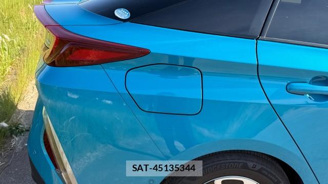 Toyota PRIUS PHV 2017-11 8281176-12