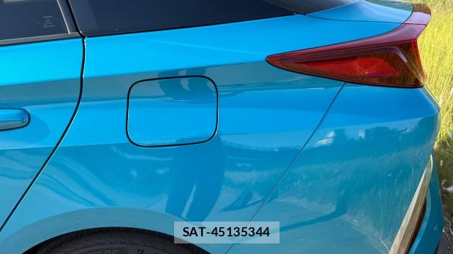 Toyota PRIUS PHV 2017-11 8281176-13
