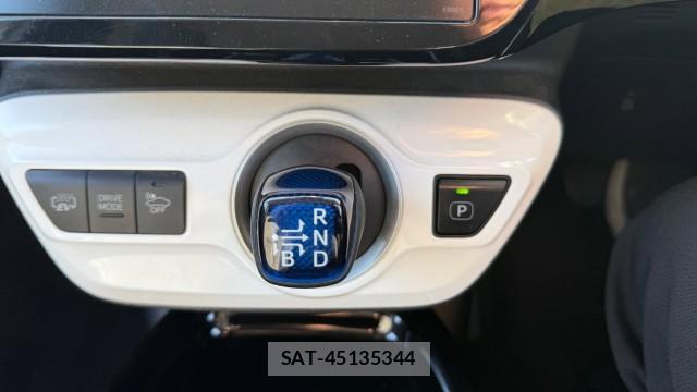 Toyota PRIUS PHV 2017-11 8281176-14