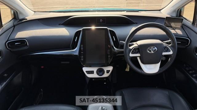Toyota PRIUS PHV 2017-11 8281176-2